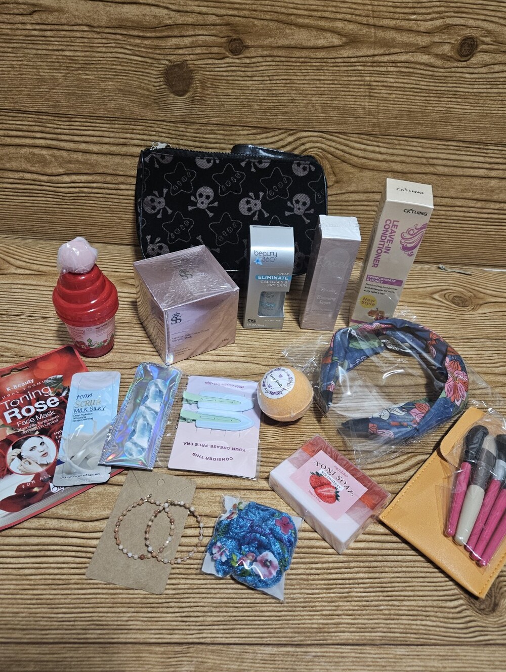 Beauty And Essentials Bundle 15 Piece  Beauty 360 KBeauty And More - Picture 2 of 8